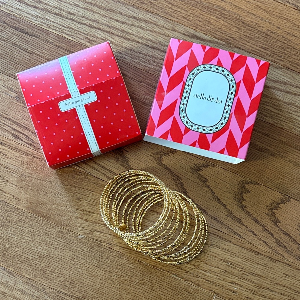 Stella & Dot Bardot Spiral Bangle Gold